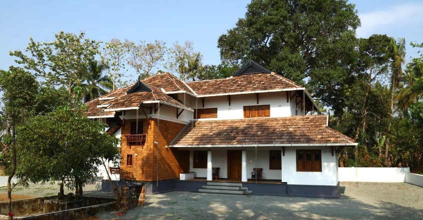 30 സെന്ററിൽ 3300 sqft ൽ  കേരളത്തനിമയുള്ള വീട്.